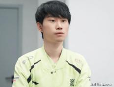 LOL热度(dù)严重下滑(huá)，多位职业选手都不想播(bō)了(le)，紛(fēn)紛(fēn)直播(bō)玩其他遊(yóu)戯(xì)