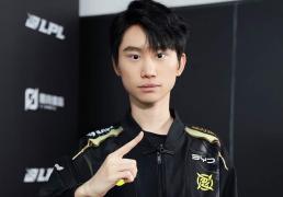 LOL世界冠(guān)军转型刀(dāo)塔(tǎ)，大主播(bō)迎(yíng)直(zhí)播(bō)第(dì)二春，人气比(bǐ)玩LOL還(hái)高！