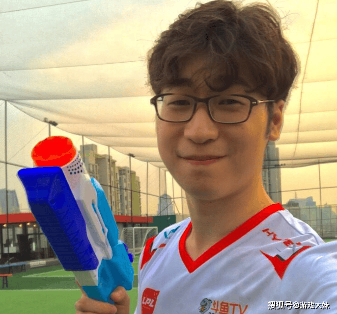 LPL终于漲(zhǎng)工(gōng)资了,王多多曝光(guāng)如今解說(shuō)工(gōng)资,管澤(zé)元收入最(zuì)高(gāo)