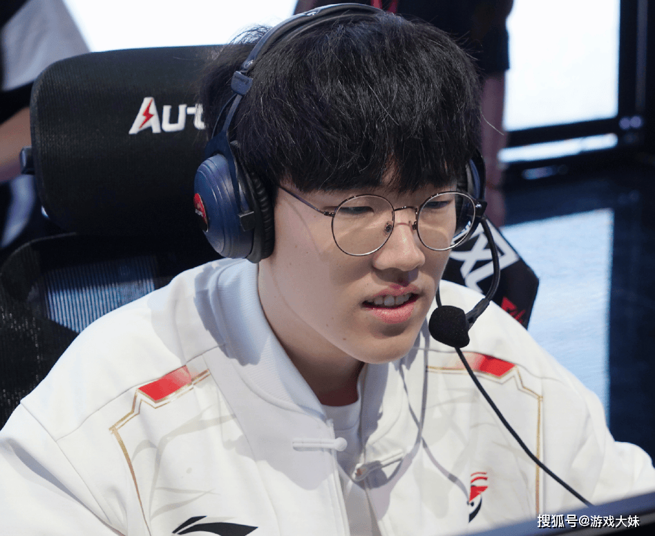 AL韩援辅助(zhù)采訪(fǎng)直言(yán)LCK会夺冠，被网友围攻，战隊(duì)经理回应此事(shì)