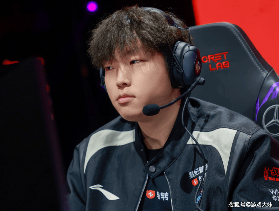 Bin接受采访，對(duì)上单英雄(xióng)按喜好进行(xíng)排名，第一名是坦克英雄(xióng)