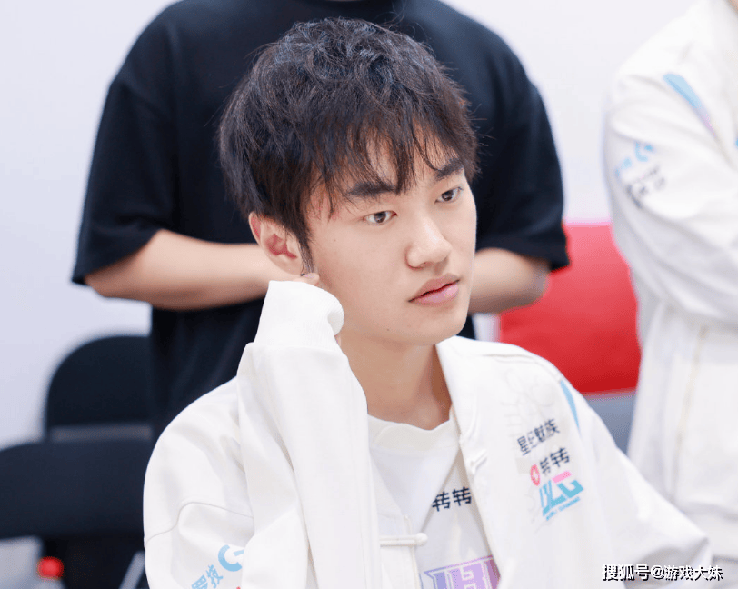 LOL官方点名knight,将他所有荣誉罗列出来,离大满贯还差一个S冠