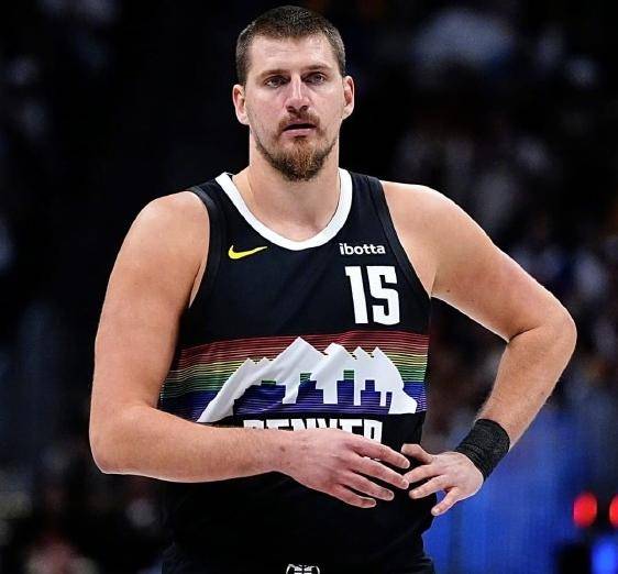 NBA官方(fāng)更新MVP排名：约基奇(qí)继续领跑第一名，MVP实至名歸(guī)！