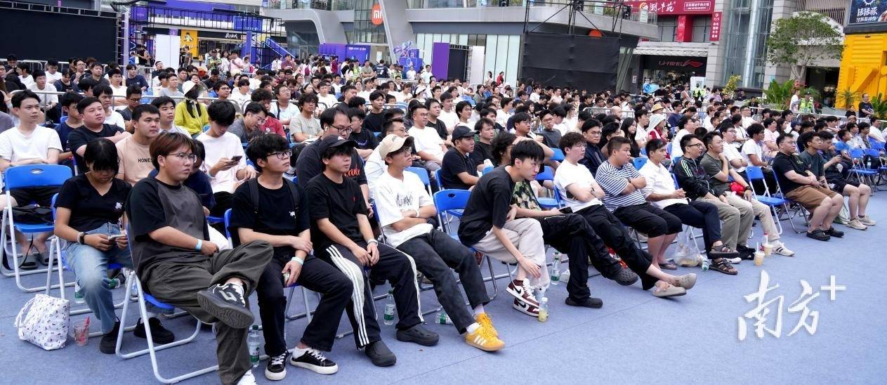 大(dà)湾区电竞迷再聚萬(wàn)江，LOL峡谷传奇观赛派(pài)对落幕