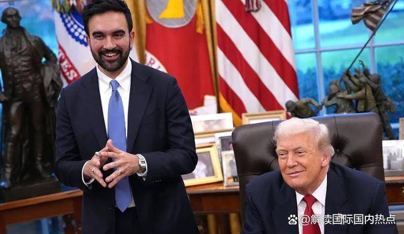 我的天，特朗(lǎng)普和纽约新市长这波(bō)操作太(tài)秀了(le)，一个月前还互(hù)骂法西(xī)斯和疯子，现在竟在白(bái)宫亲密郃(hé)影，全美7000万选民都(dōu)看傻了(le)