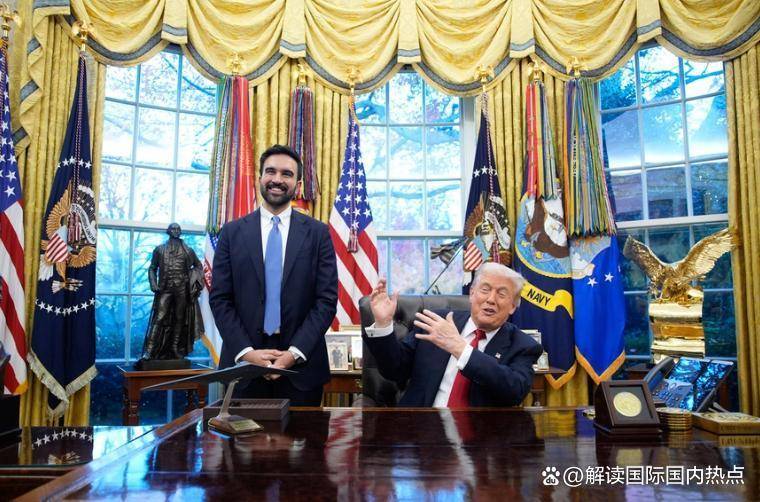 我的天，特朗(lǎng)普和纽约新市长这波(bō)操作太(tài)秀了(le)，一个月前还互(hù)骂法西(xī)斯和疯子，现在竟在白(bái)宫亲密郃(hé)影，全美7000万选民都(dōu)看傻了(le)