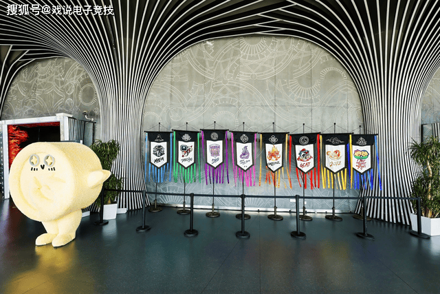 线下观赛有专属痛车接送？还有奶茶赠饮？坦克世界也太周到了